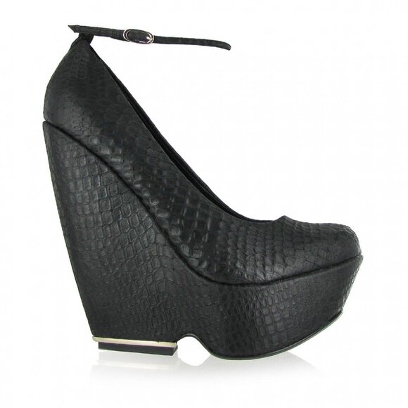 Croc Embossed Platform Wedge - Picture 2 of 7